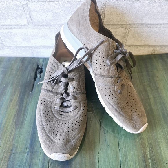 UGG NuBuck leather sneakers - Picture 2 of 7